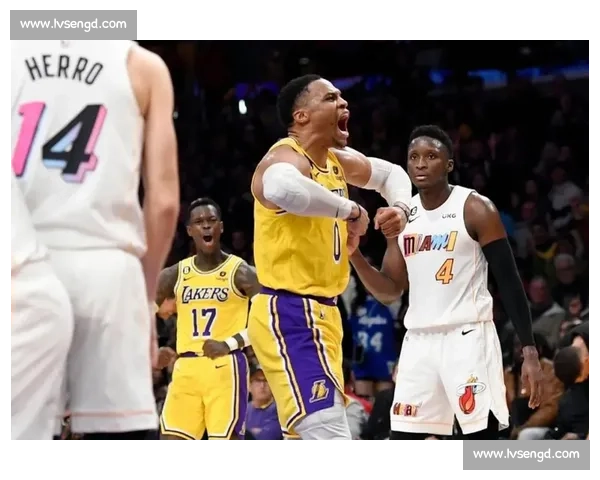 湖人主场迎战热火焦点之夜明星对决引爆全场期待季后赛氛围浓厚