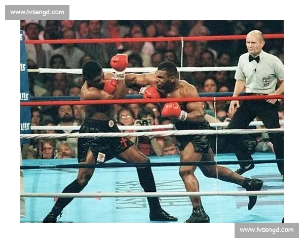 铁拳崛起泰森对决特雷沃伯比克的世纪重量级之战拳坛格局改写时刻